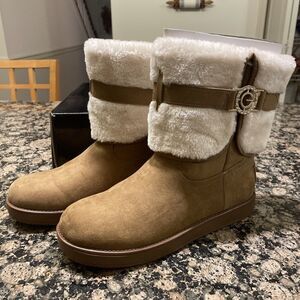 GBG BY GUESS Size 8.5M Brown Rhinestone Logo gg Alstyn Boots‎ New